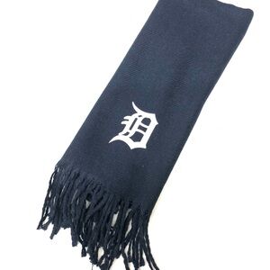 Detroit Tiger Navy Blue Fringed Scarf with White Logo